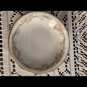 Vintage 5” bowl w/tiny roses and ribbon, gold trim, crazing, $9